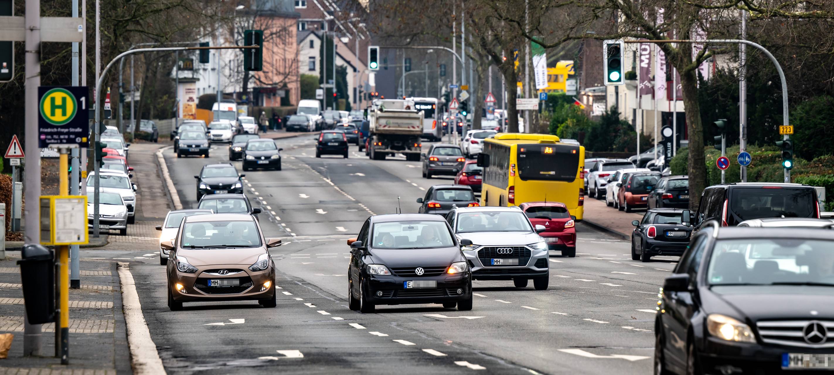Saarn: Bauarbeiten auf Straßburger Allee