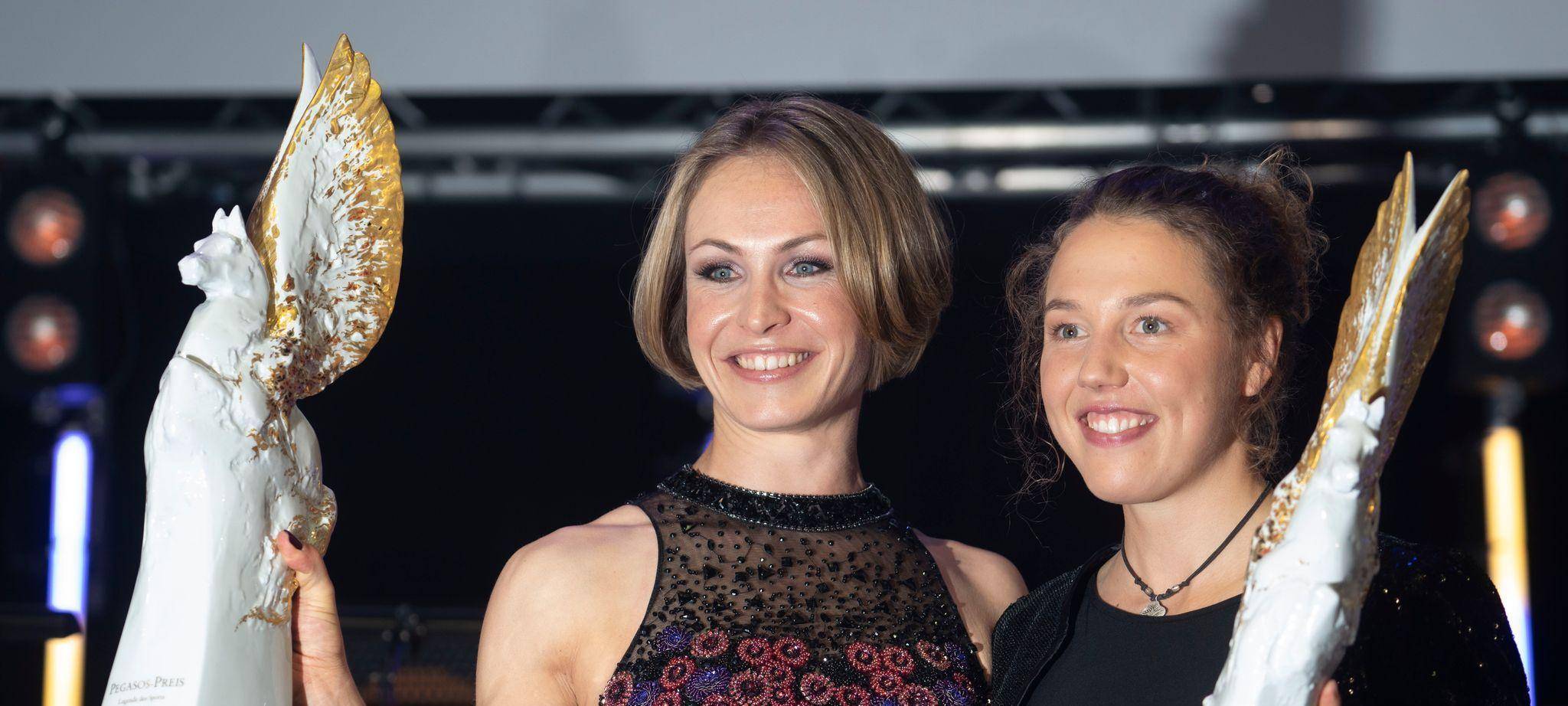 Magdalena Neuner (l) und Laura Dahlmeier