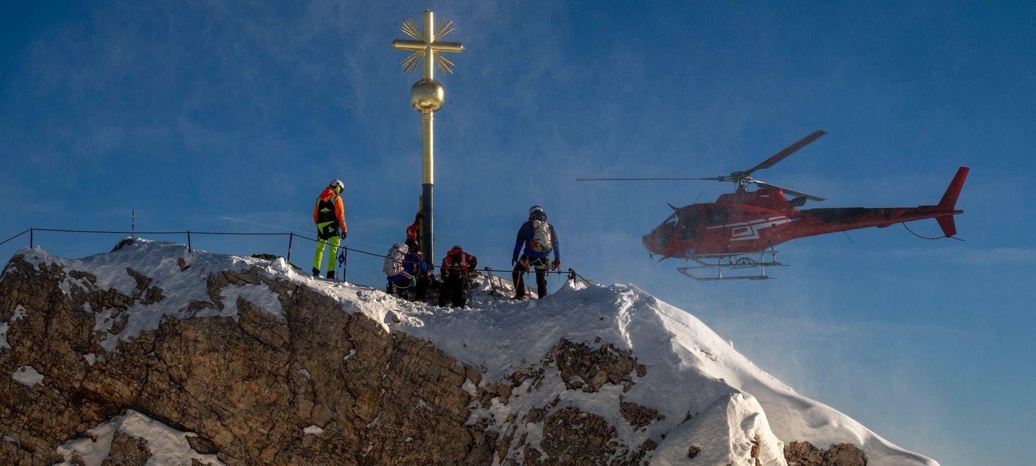 Rücktransport des Zugspitz-Gipfelkreuzes