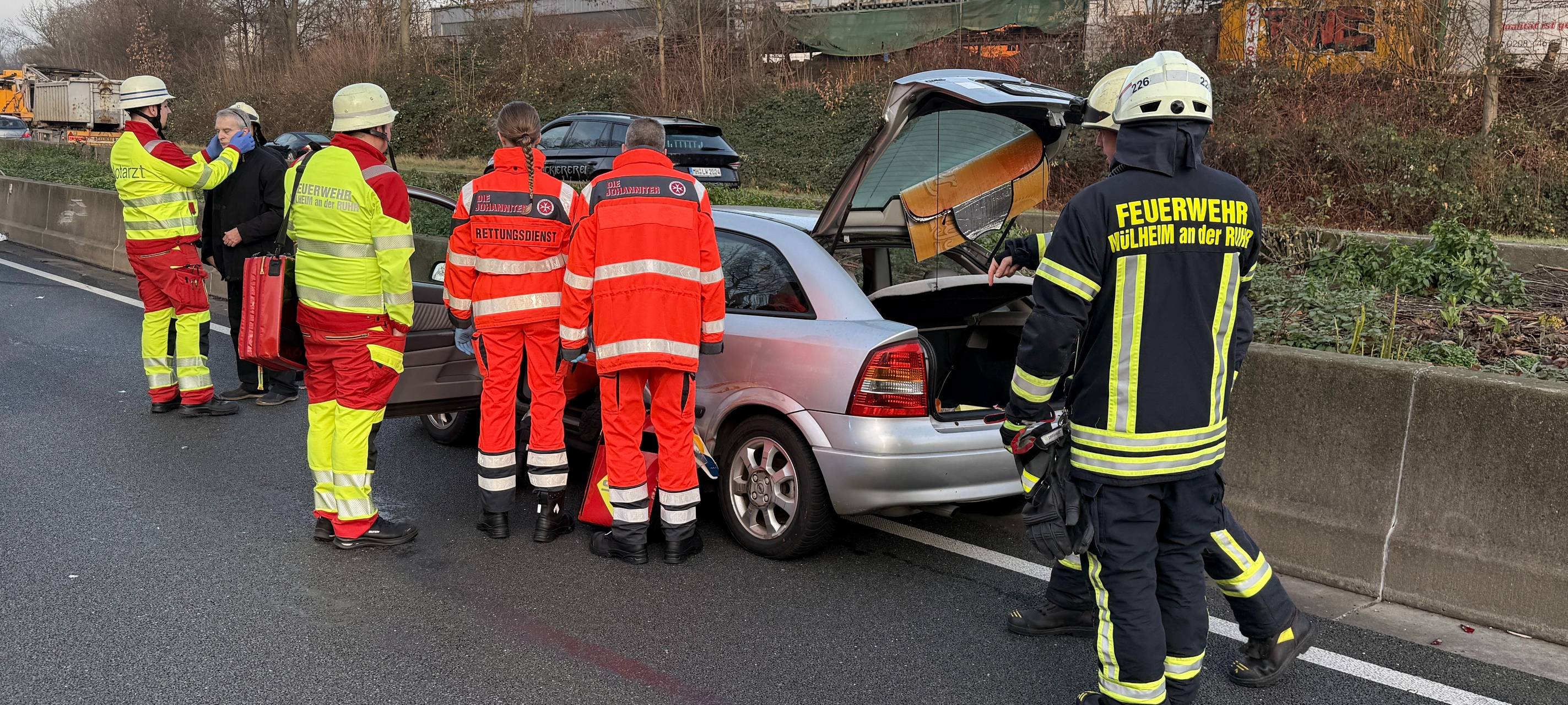 Unfall auf A40 sorgt für Verkehrsbehinderungen