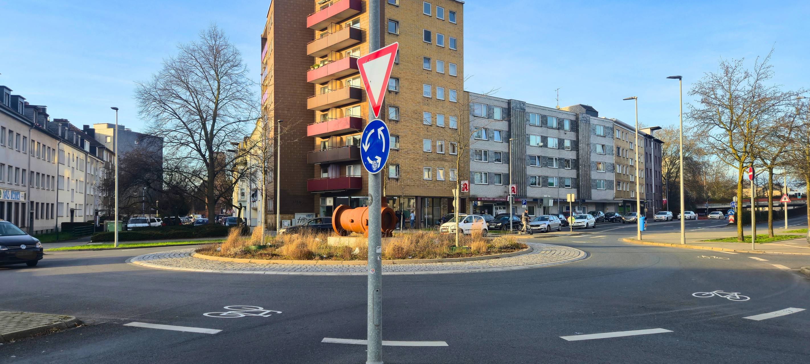 Fahrrad-Symbole sollen Kreisverkehr sicherer machen
