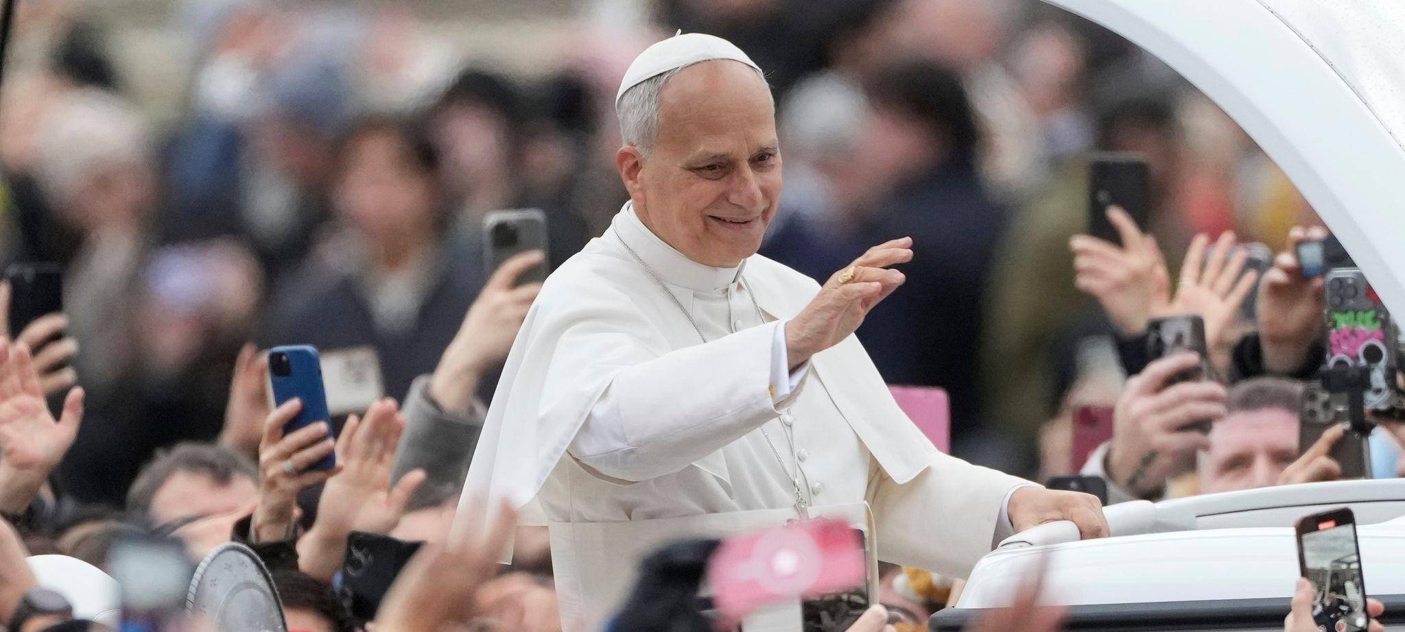 Papst spendet Weihnachtssegen