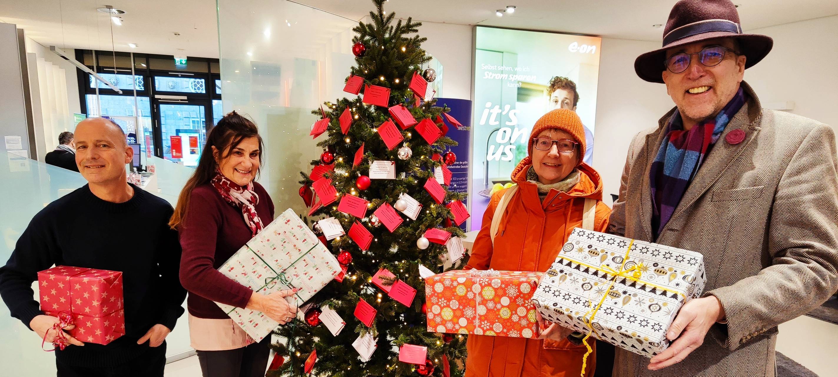 Caritas verteilt über 1000 Weihnachtspakete an Bedürftige