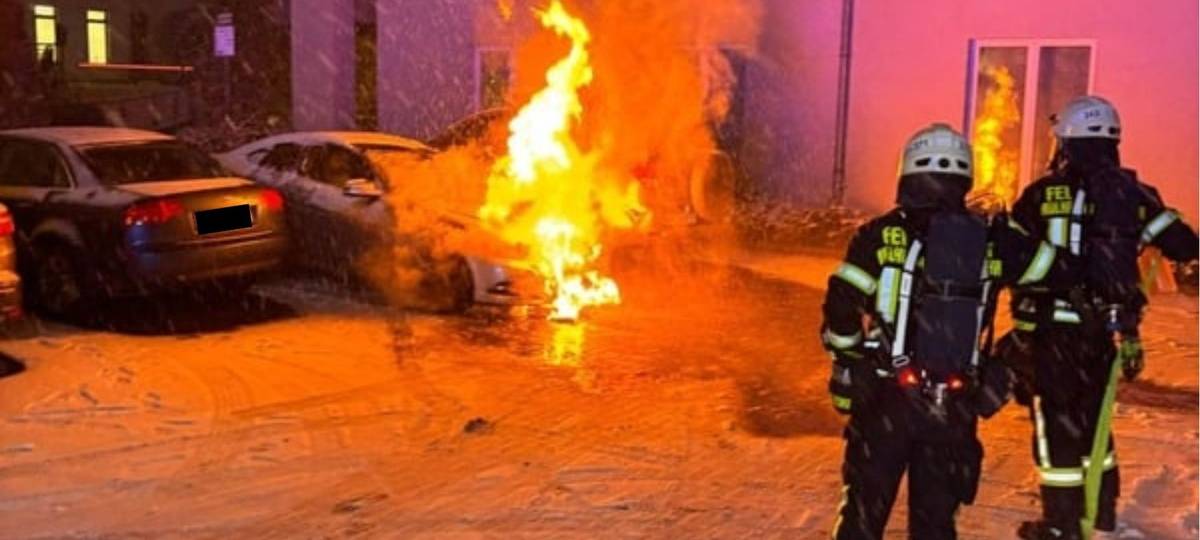 Brennende Autos: Ermittlungen laufen weiter