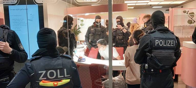 Großrazzia gegen Nagelstudio-Mafia im Ruhrgebiet