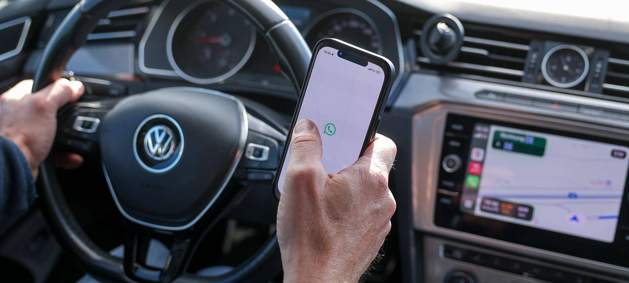 Illustration - Smartphone-Nutzung am Steuer