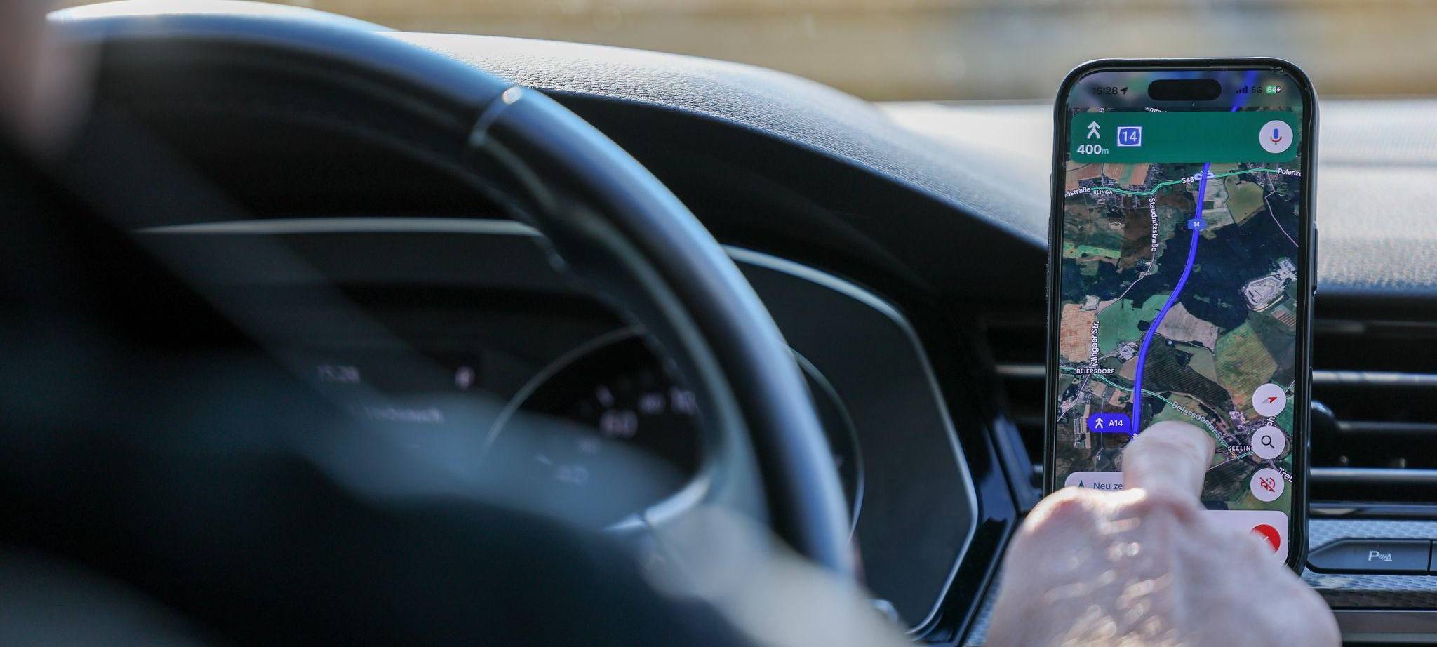 Illustration - Smartphone-Nutzung am Steuer