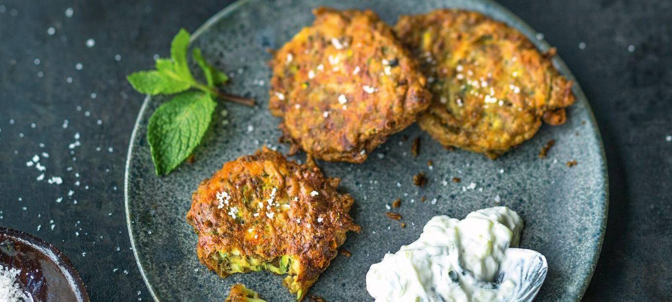 Griechische Linsentaler mit Tzatziki