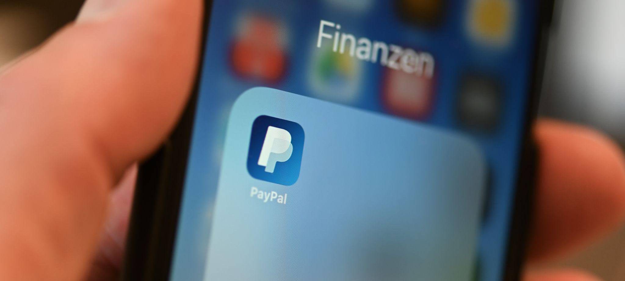 Die Applikation von PayPal ist auf einem Mobilfunkgerät zu sehen