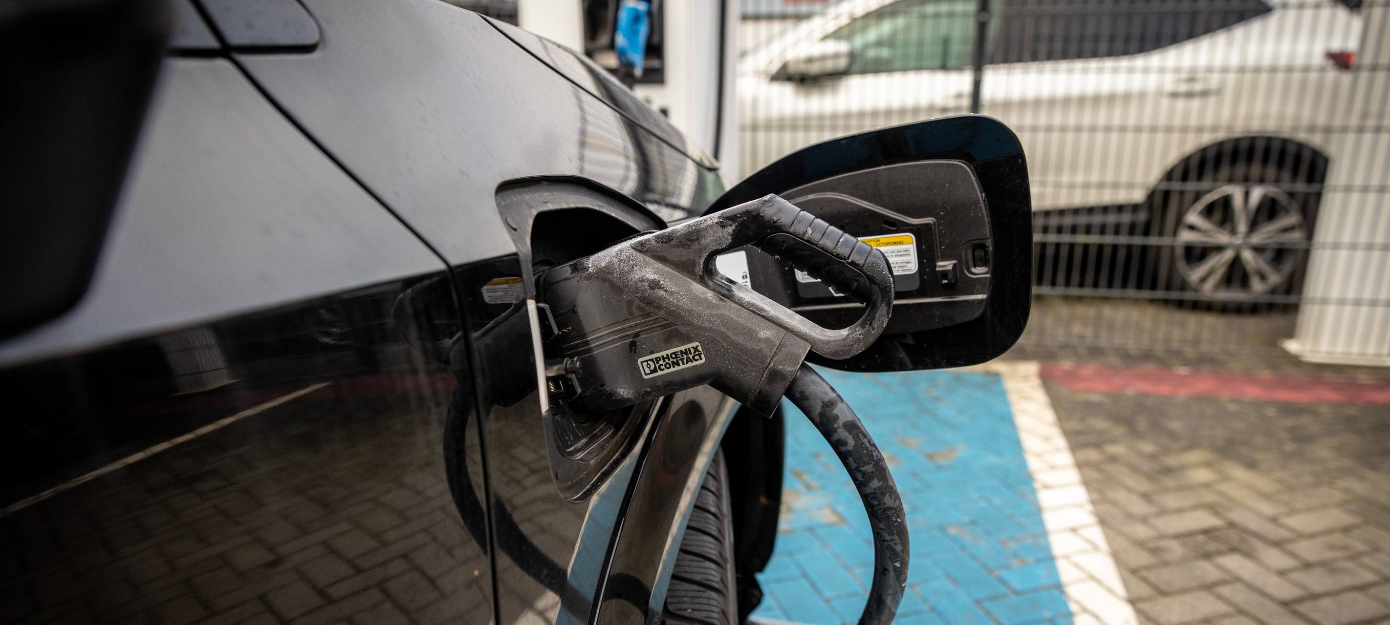 Stadt ändert Verfahren für E-Ladesäulen