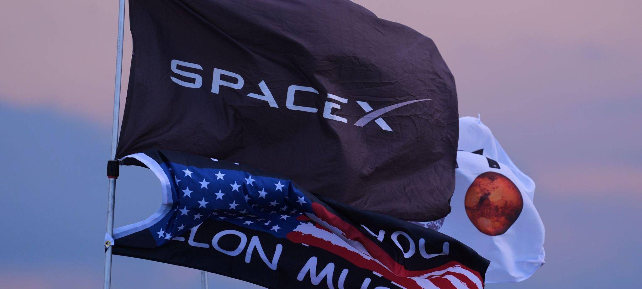 Flaggen: SpaceX, Elon Musk