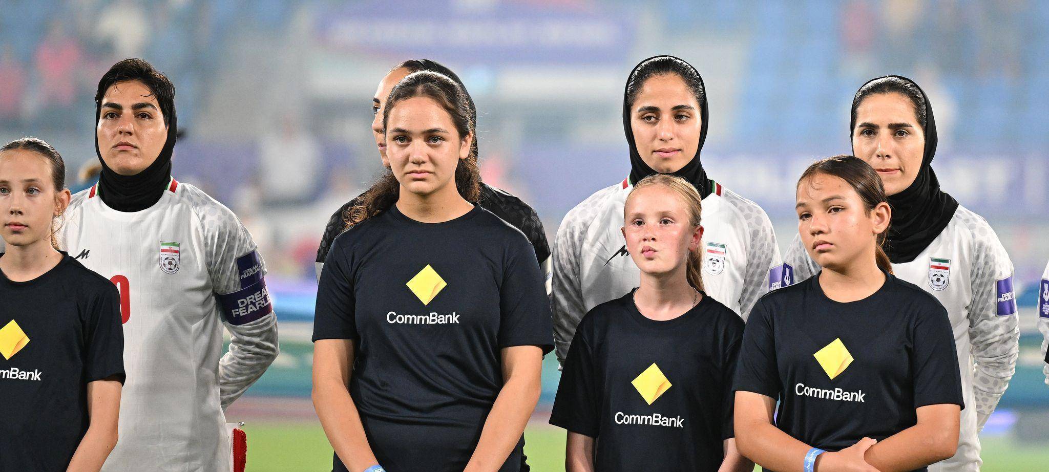 Iran-Krieg - Irans Fußballerinnen schweigen bei Nationalhymne