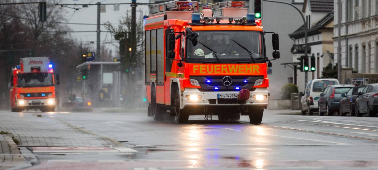 Zimmerbrand in Mehrfamilienhaus