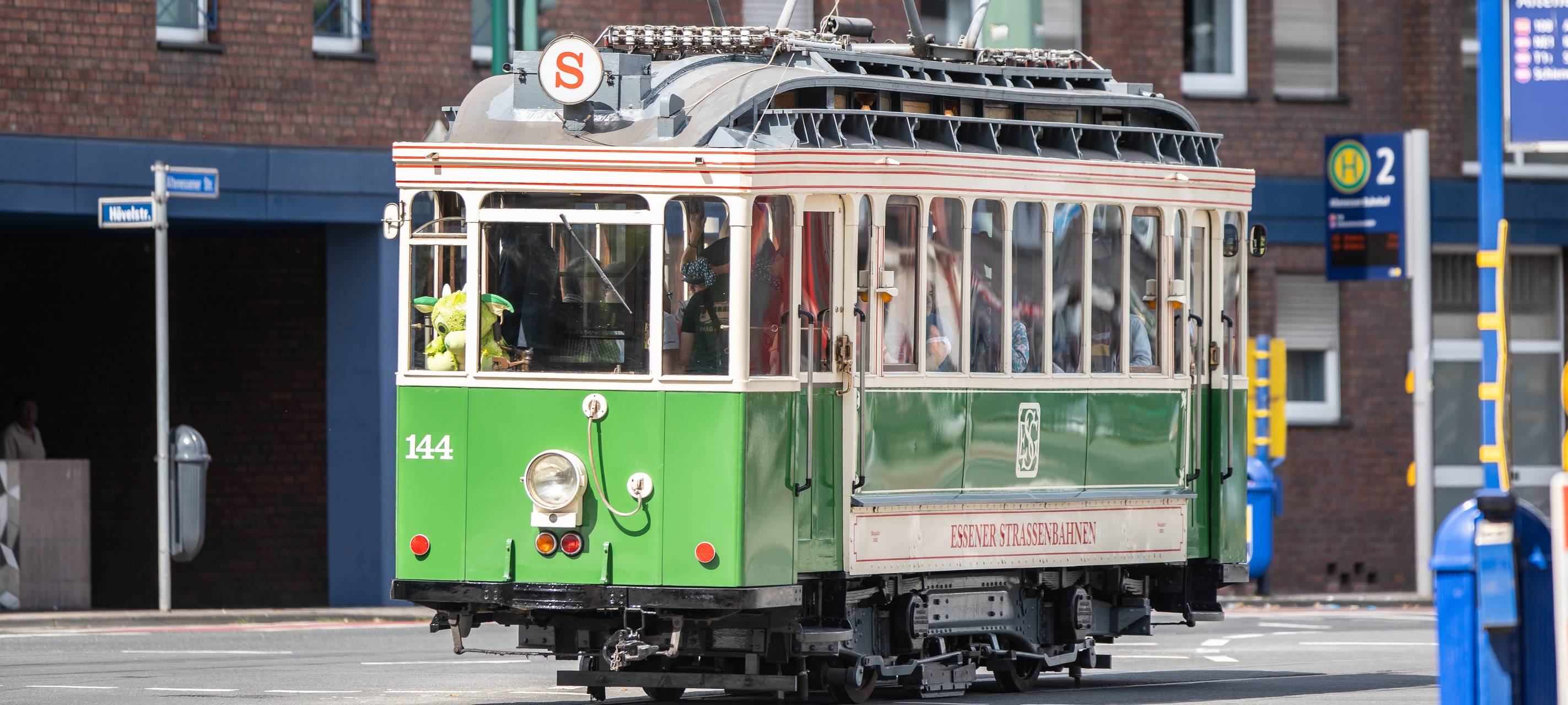 Oldtimer: Mit der historischen Tram durch Mülheim