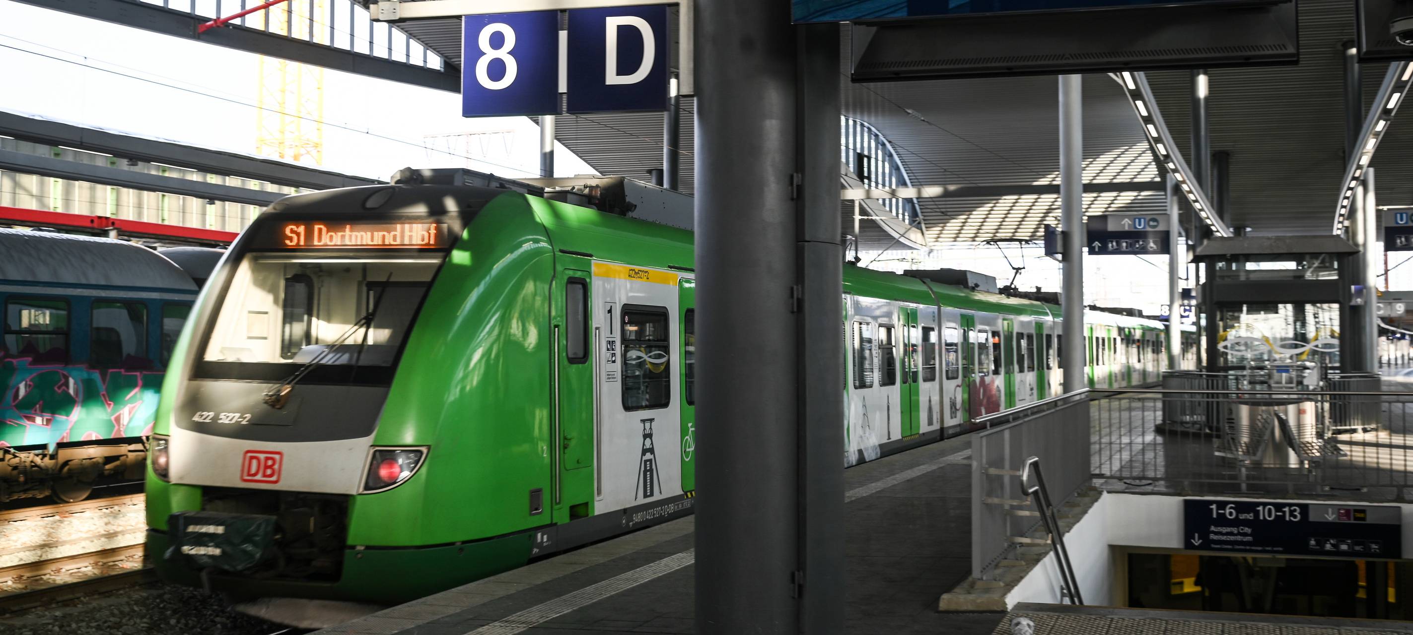Jogger läuft über Bahngleise – S-Bahn-Strecke gesperrt