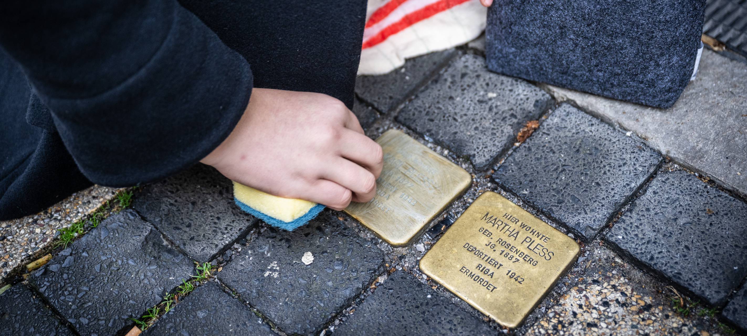 14 neue Stolpersteine in Mülheim: Gegen das Vergessen