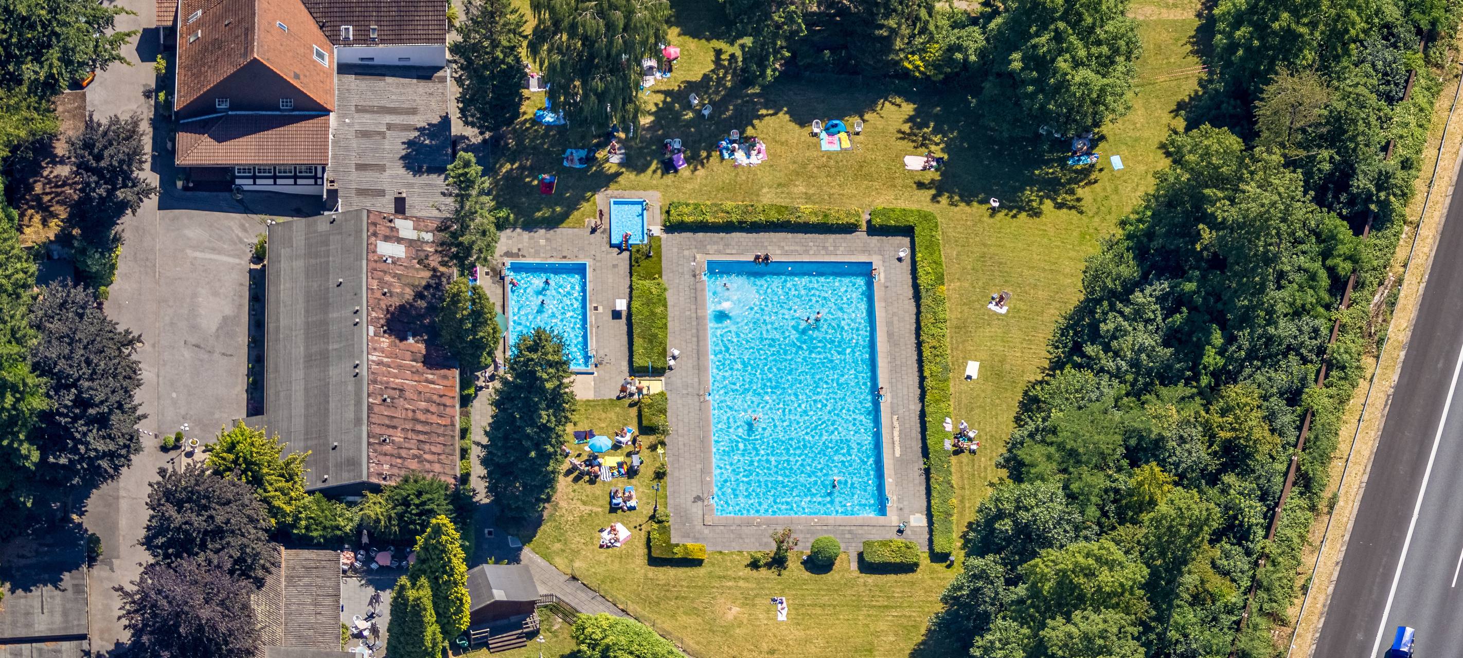 Rolle rückwärts: Mülheims kleinstes Freibad öffnet doch noch