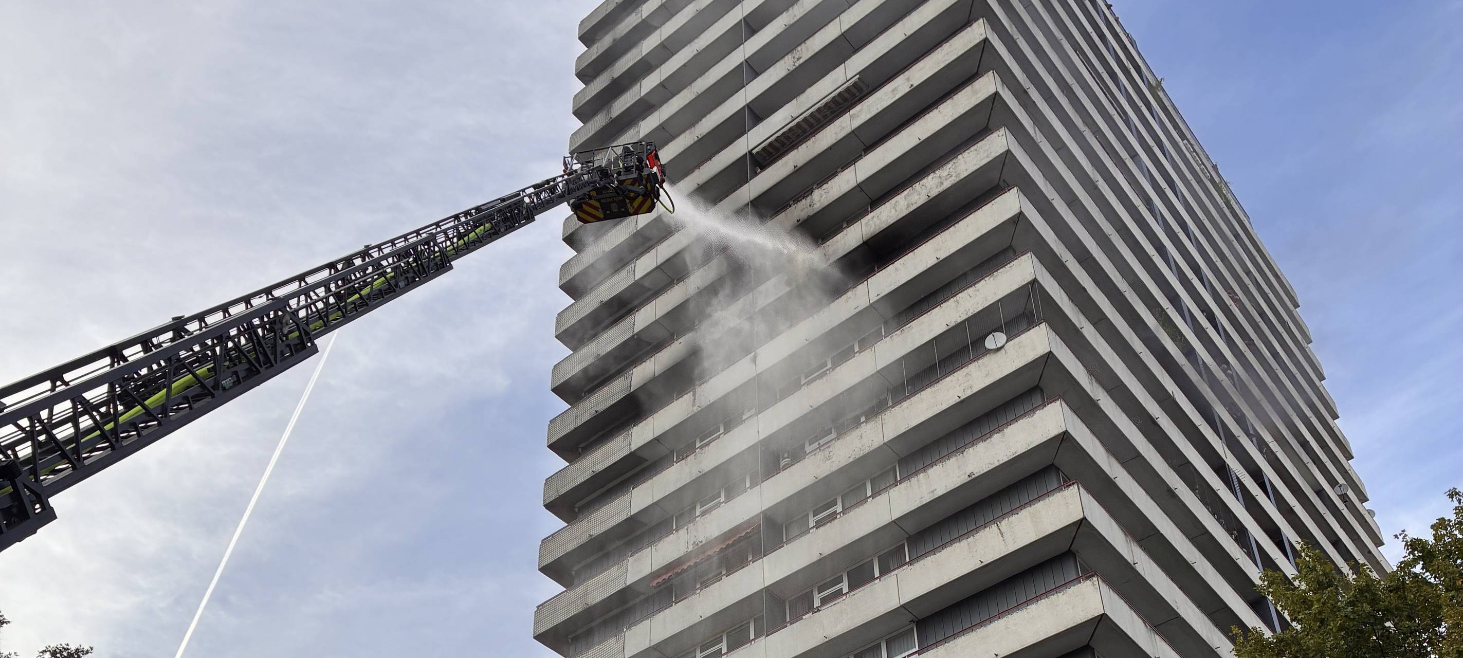 Mülheim: Feuer in Hochhaus am Hans-Böckler-Platz