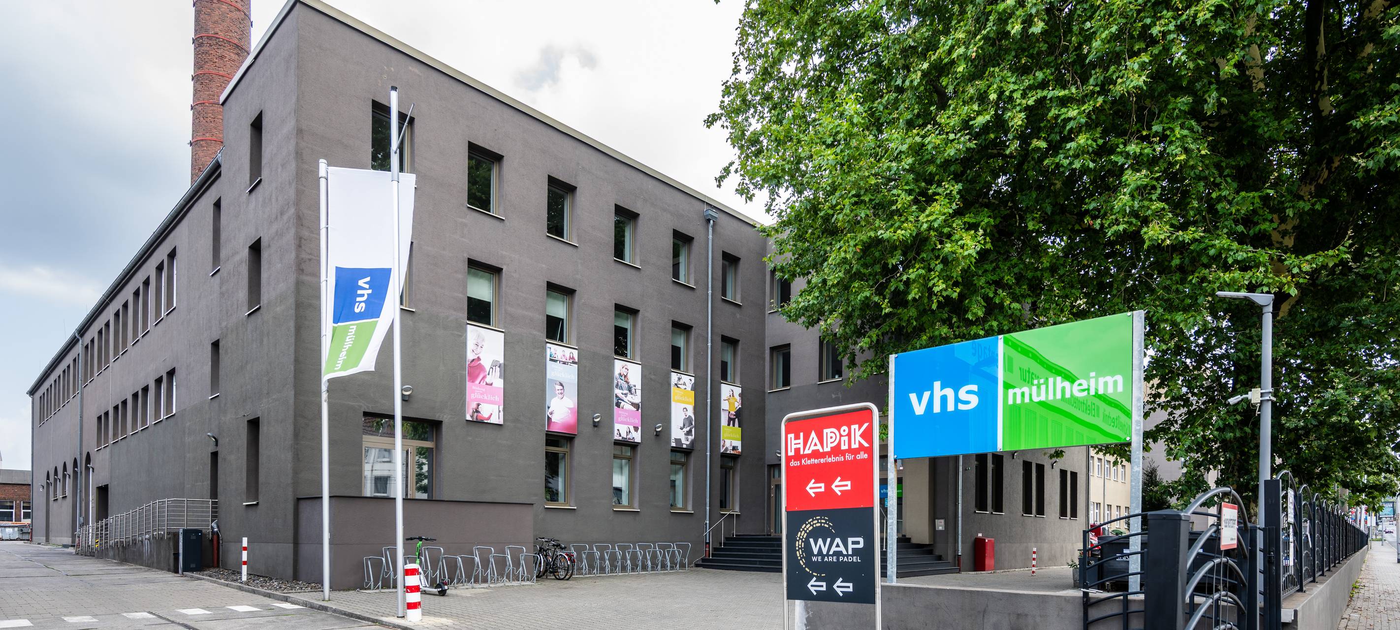 VHS feiert Sommerfest mit VR-Brillen und Roboterhund