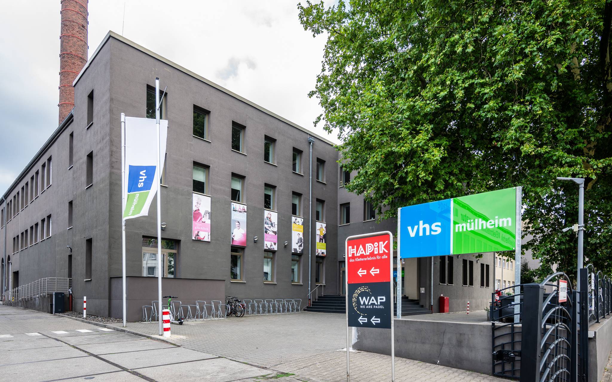 VHS feiert Sommerfest mit VR-Brillen und Roboterhund