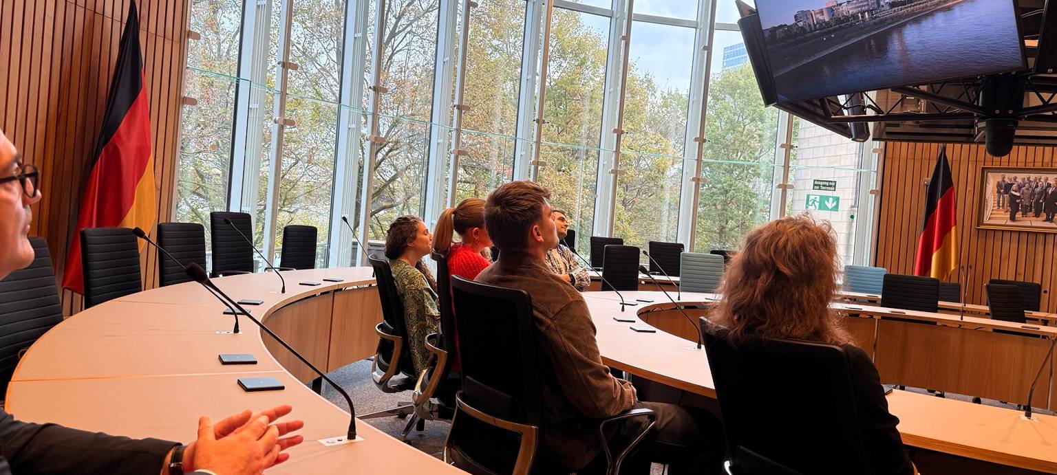 Demokratie hautnah: Unsere Volos zu Gast im Landtag NRW