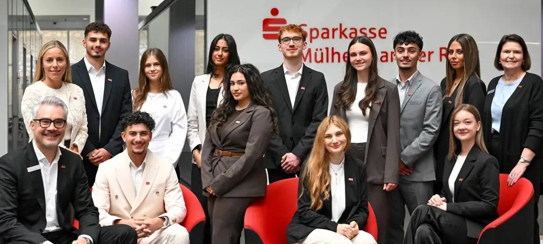 Sparkasse Mülheim startet mit elf neuen Azubis