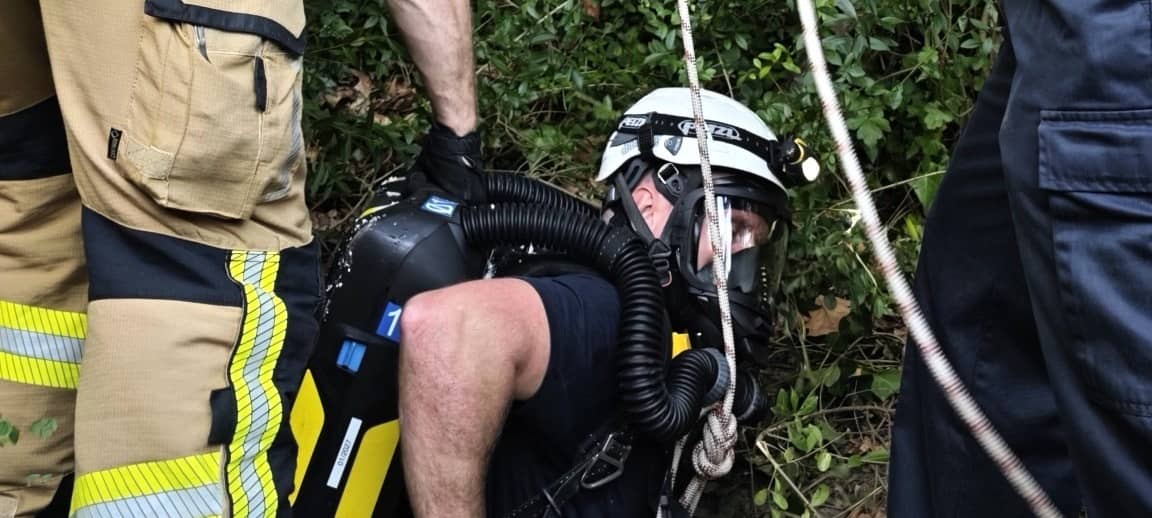 Feuerwehr durchsucht alten Bunker in Essen