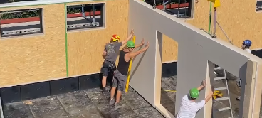 Teile der neuen Rettungswache aufgestellt