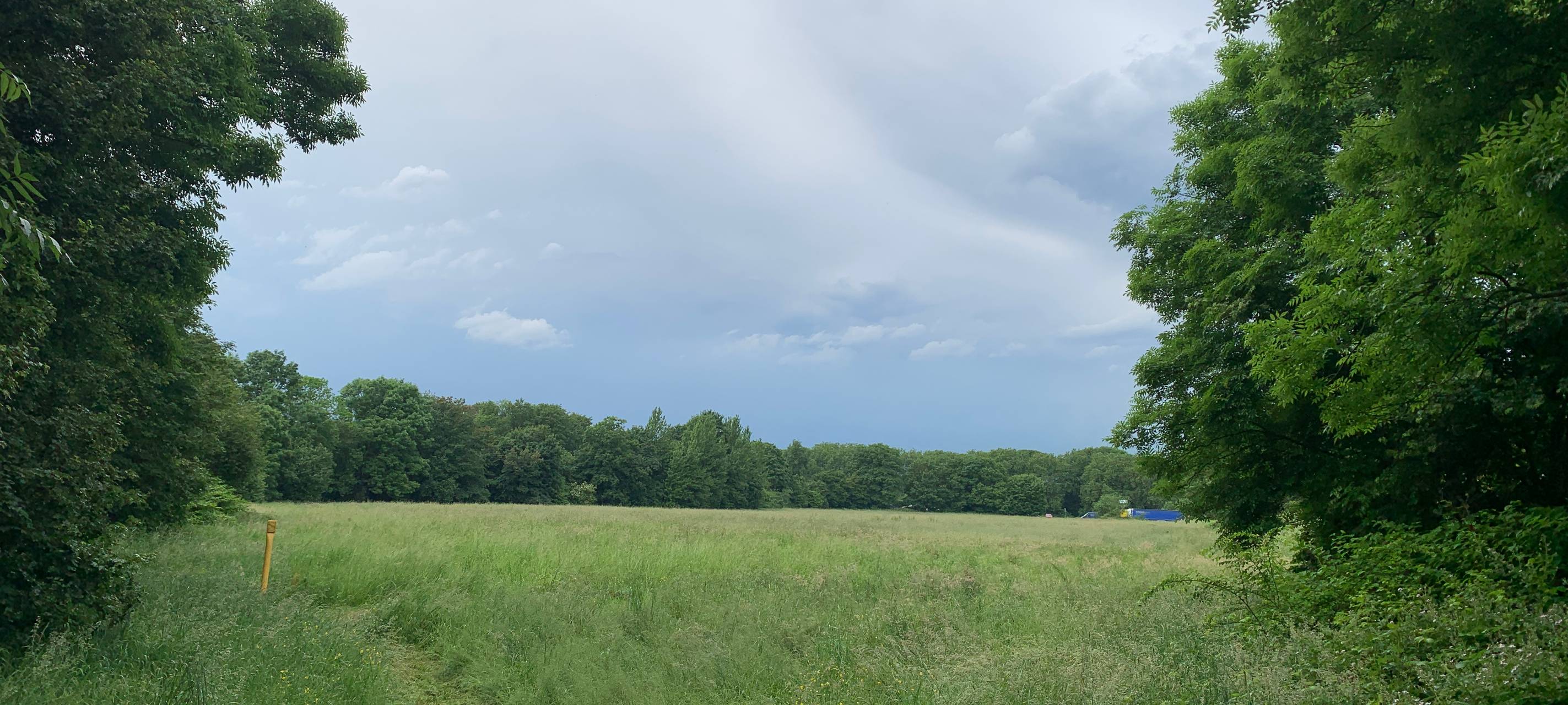 Parkplatzmangel auf der Autobahn - lebensgefährlich